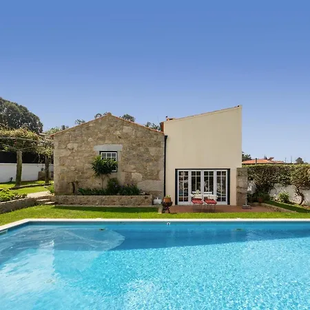 Dom wakacyjny Casa De S. Paio - 3 Bedroom W/ Pool & Garden Braga