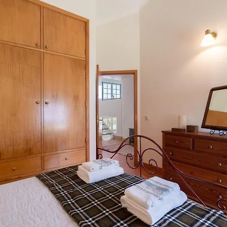 Dom wakacyjny Casa De S. Paio - 3 Bedroom W/ Pool & Garden *